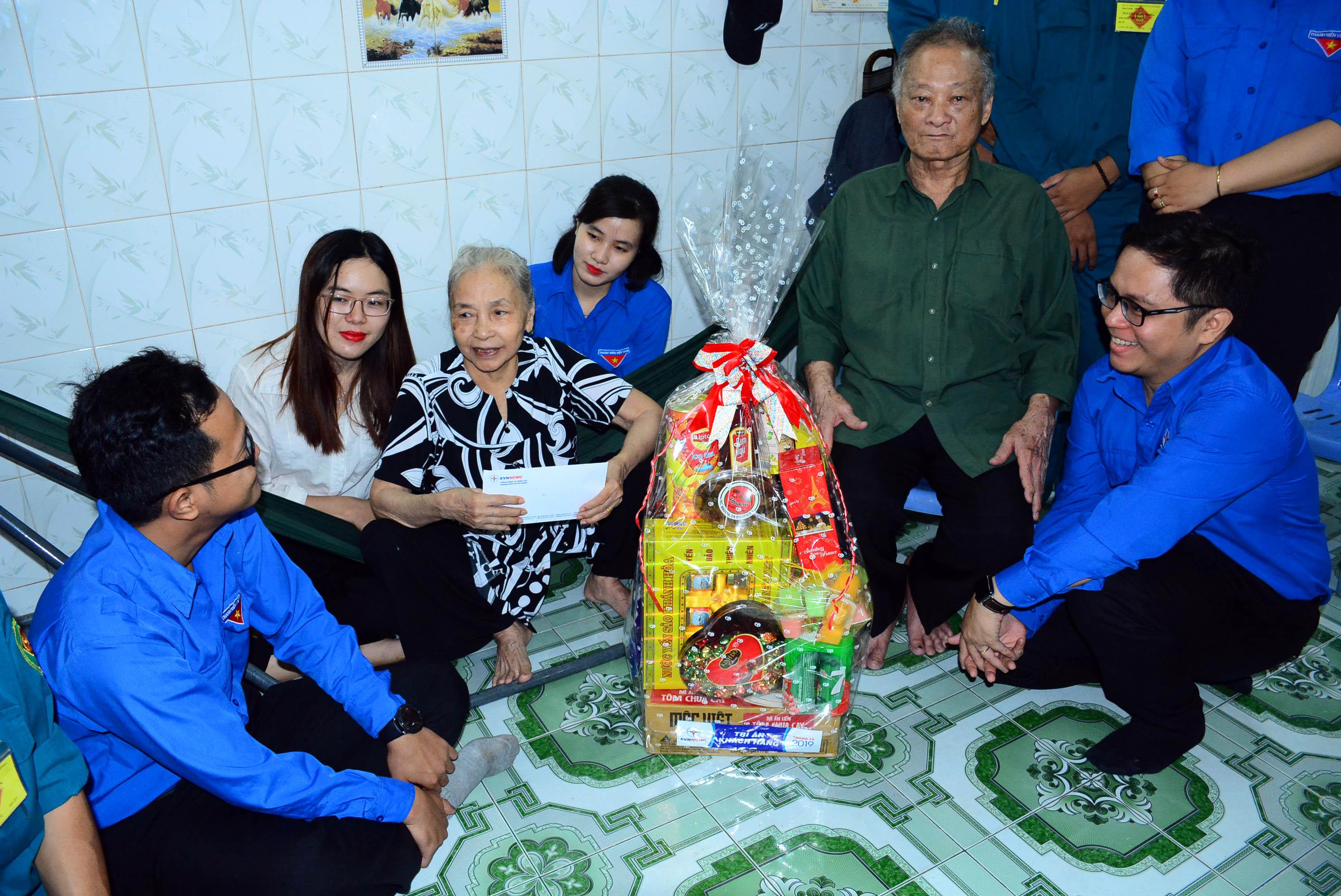 Thiết thực Ngày lao động Cộng sản

